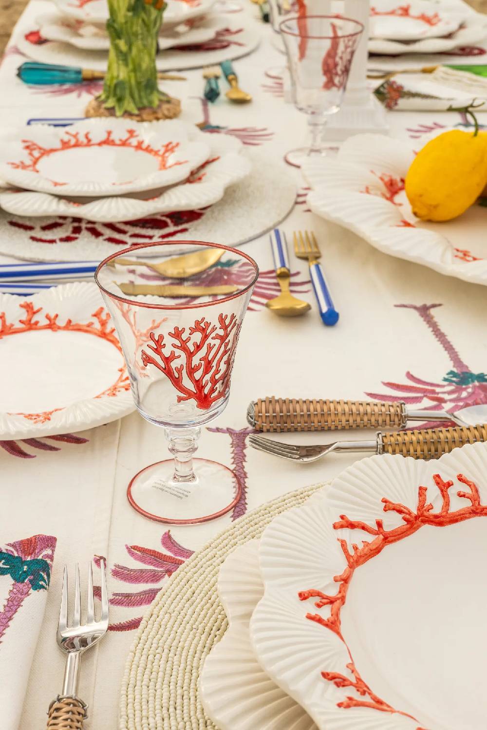 Les Ottomans Set of four coral glasses In Vendita