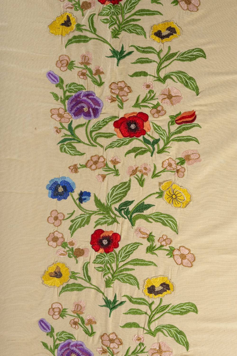 Les Ottomans Embroidered cotton tablecloth EBT03 In Vendita