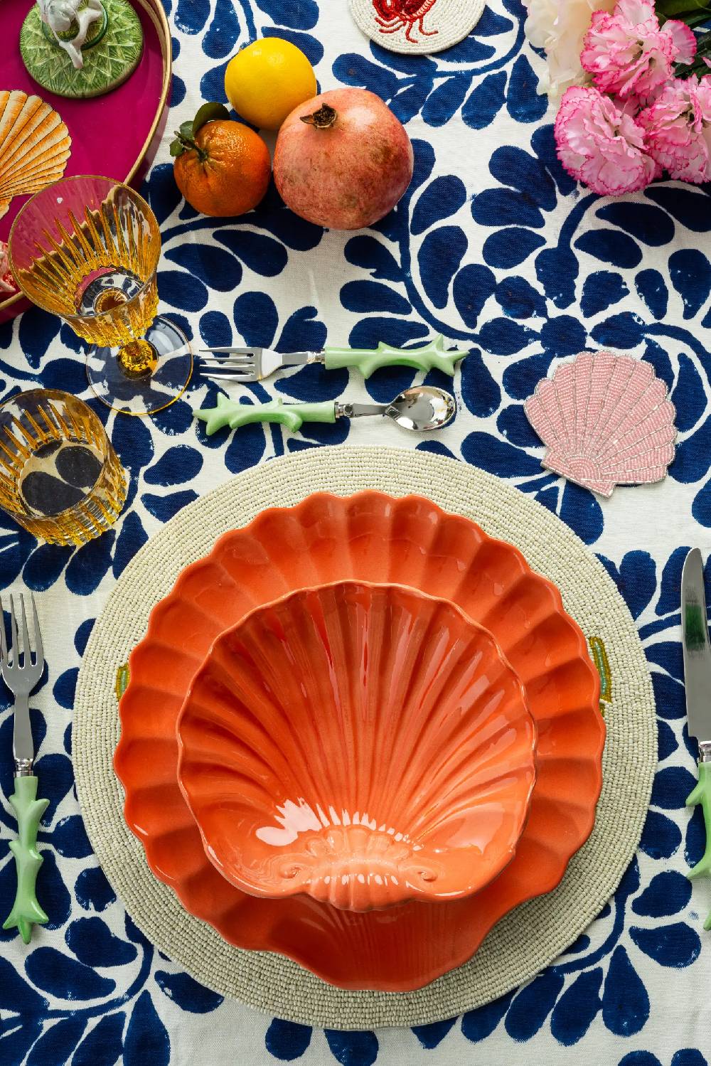 Les Ottomans Shell handpainted ceramic dinner plate Convenienza