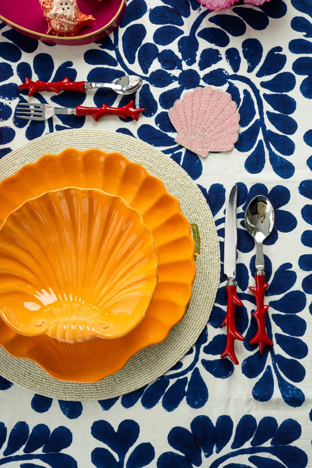 Les Ottomans Shell handpainted ceramic dinner plate Presa