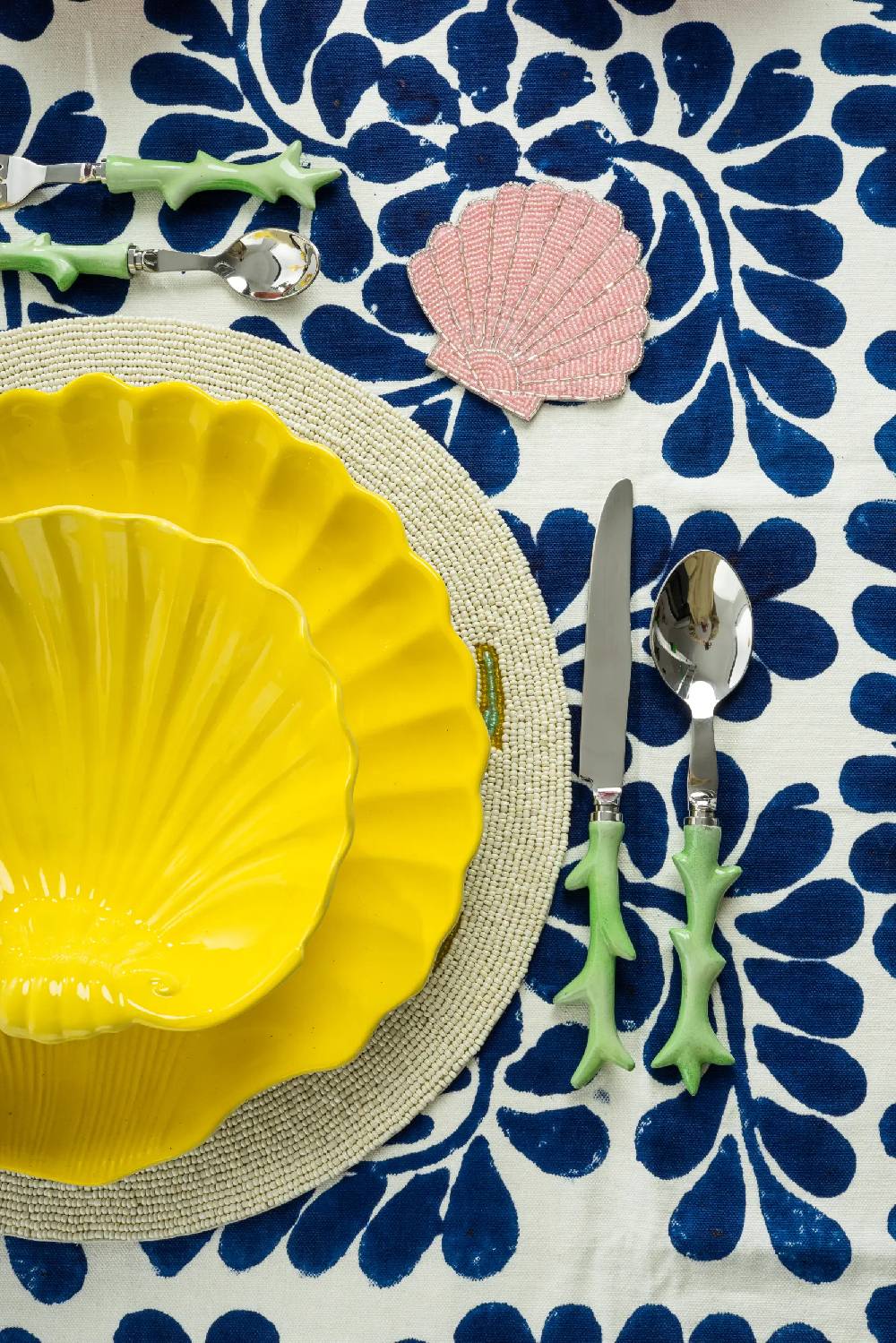 Les Ottomans Shell handpainted ceramic dinner plate Sconto