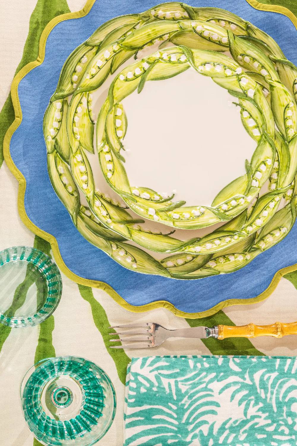 Les Ottomans Lilly of the valley handpainted ceramic charger plate I Più Venduti