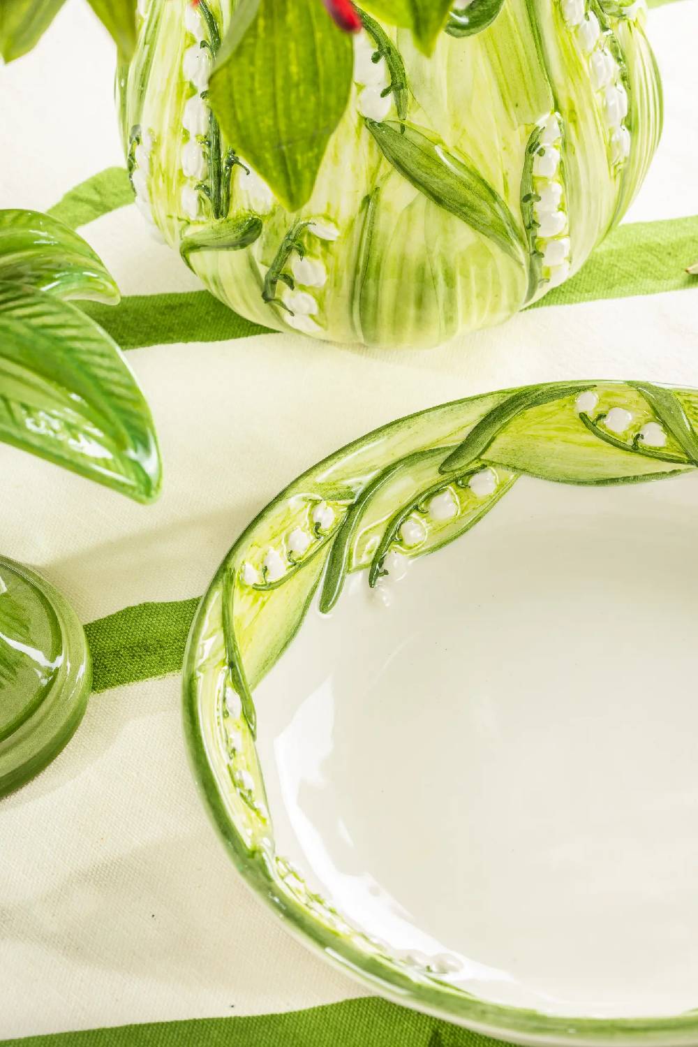 Les Ottomans Lilly of the valley handpainted ceramic pasta bowl In Saldo