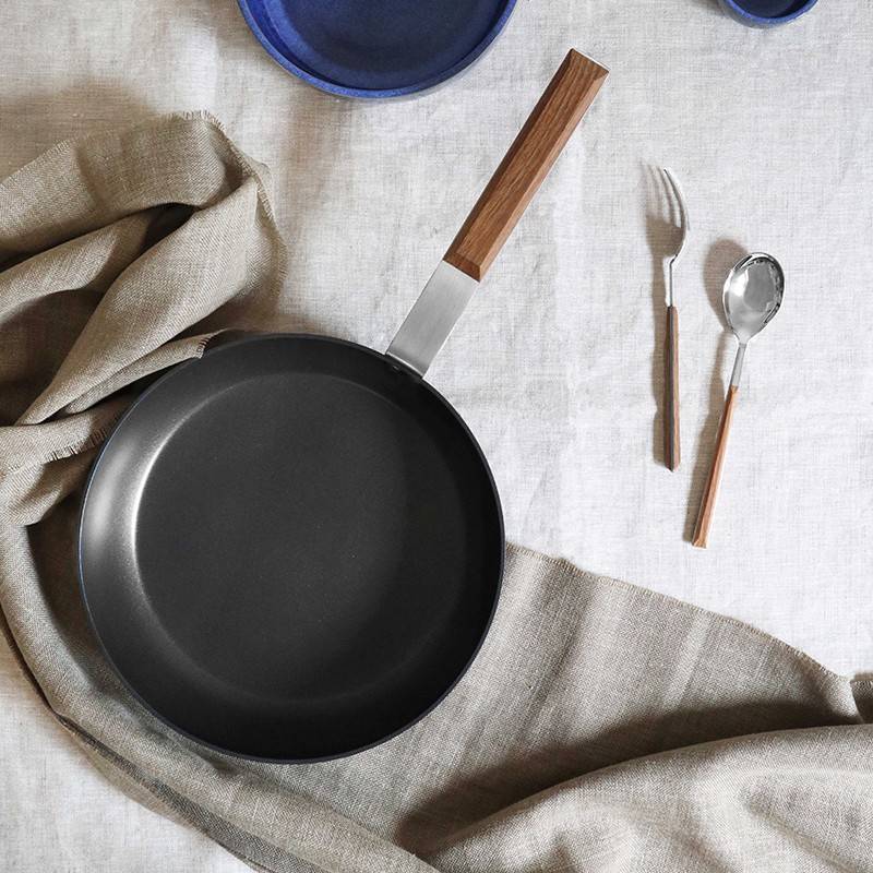 Pintinox Sushi » Padelle in alluminio forgiato con manico effetto teak Fino Al -60%