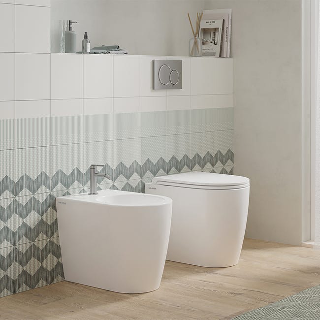 Leroymerlin Vaso WC filomuro vogue sedile escluso P 51 x L 37 x H 41 cm bianco Presa