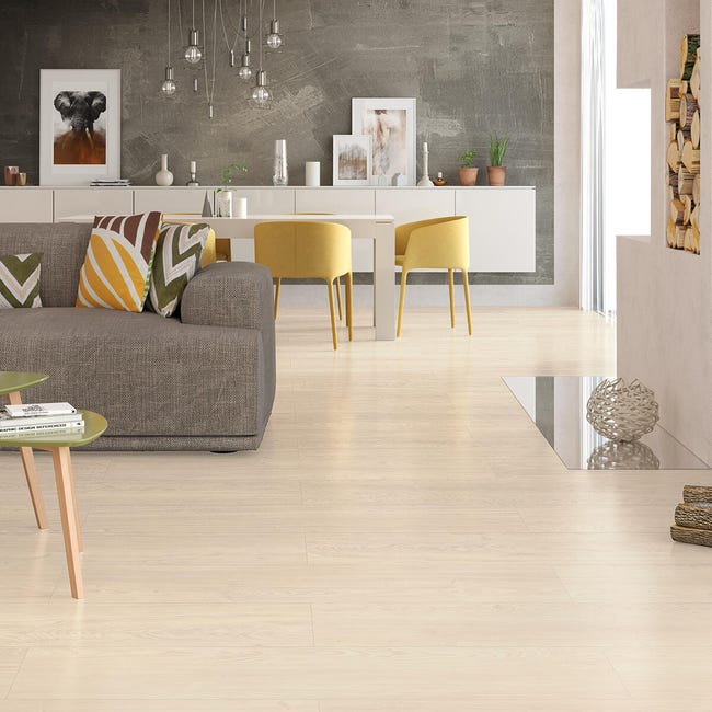Leroymerlin Pavimento laminato ARTENS Pine bianco resistente all'acqua Sp 8mm Offerta per la Festa della Mamma