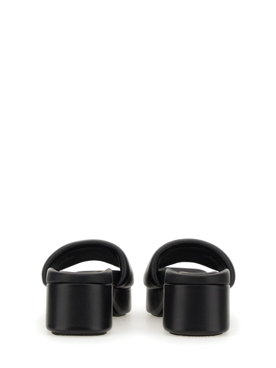 ALEXANDER WANG SANDALO CON LOGO E PLATEAU IN PELLE Bestseller