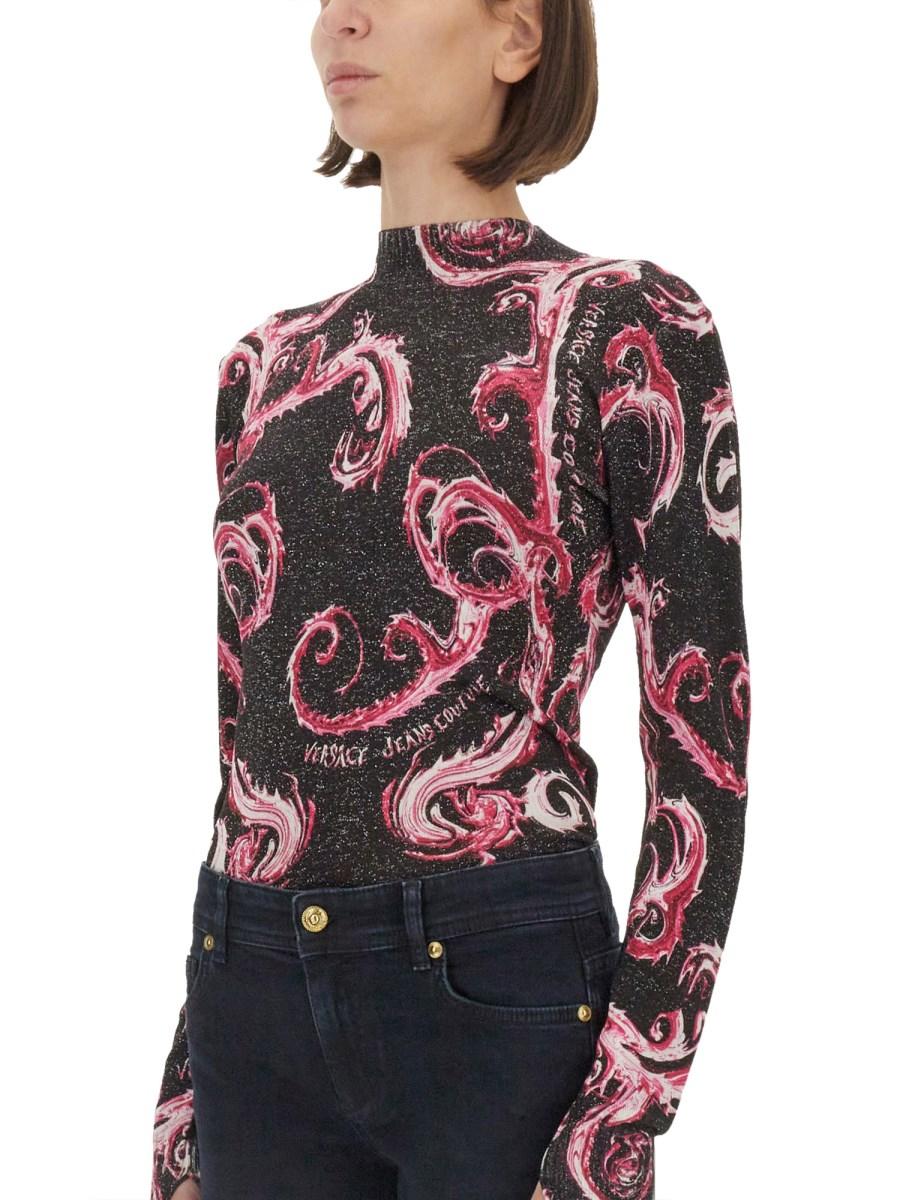 VERSACE JEANS COUTURE T-SHIRT IN MAGLIA LUREX CHROMO Sostegno trimestrale